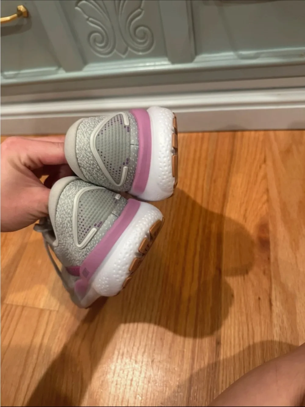 Brooks light gray